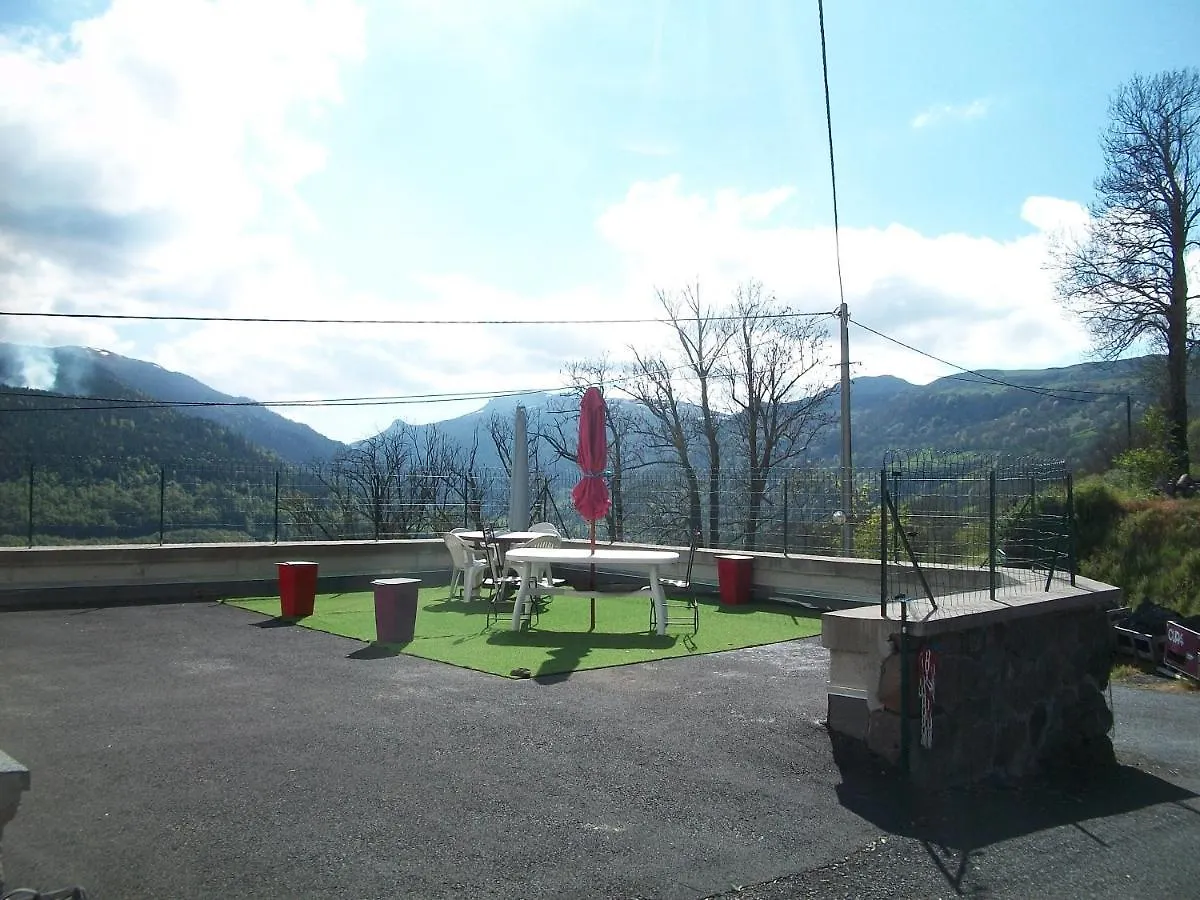 Apartment Vacances Au Pied Des Monts Du Cantal Laveissiere
