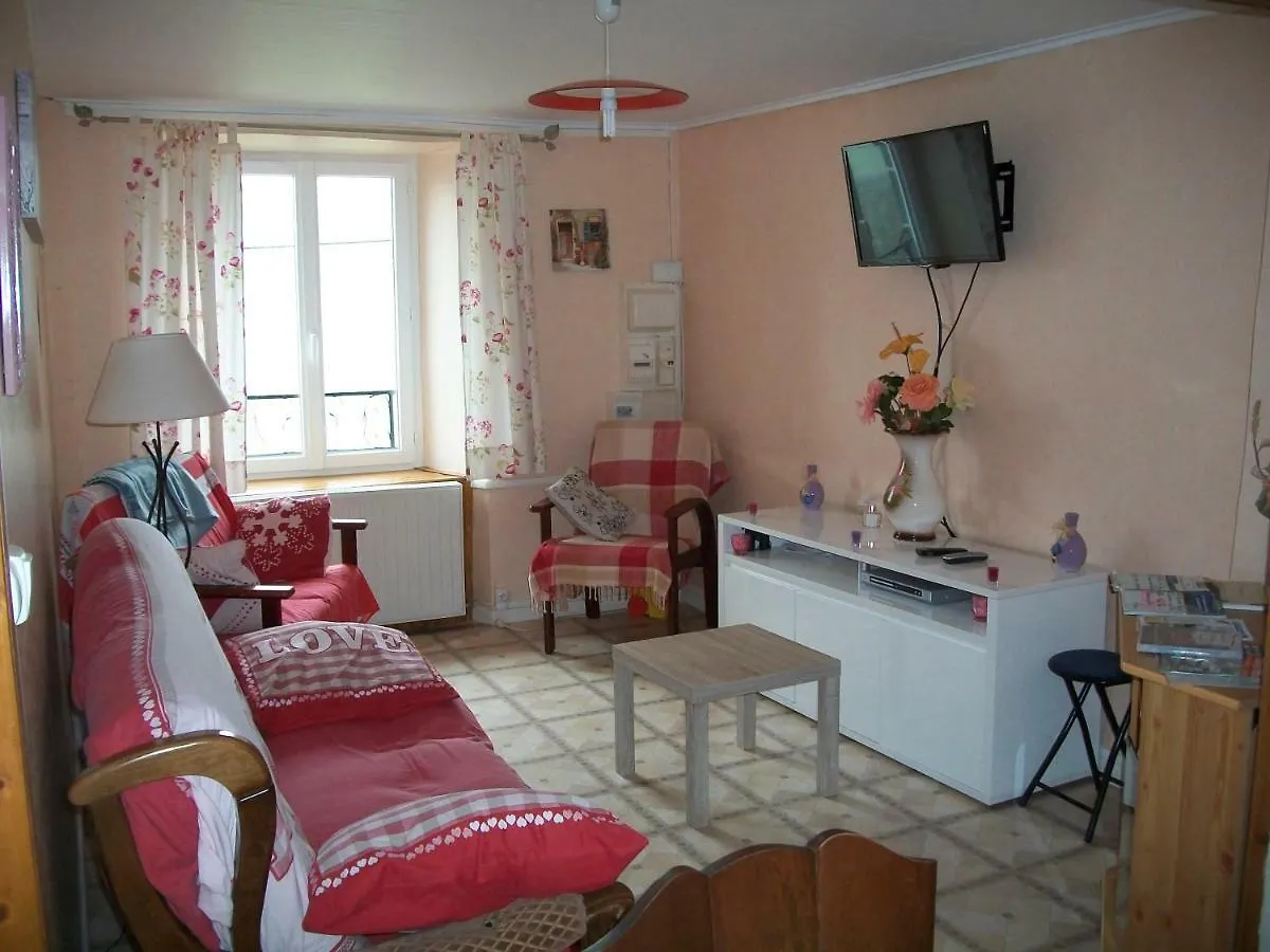 Vacances Au Pied Des Monts Du Cantal Laveissiere Apartment