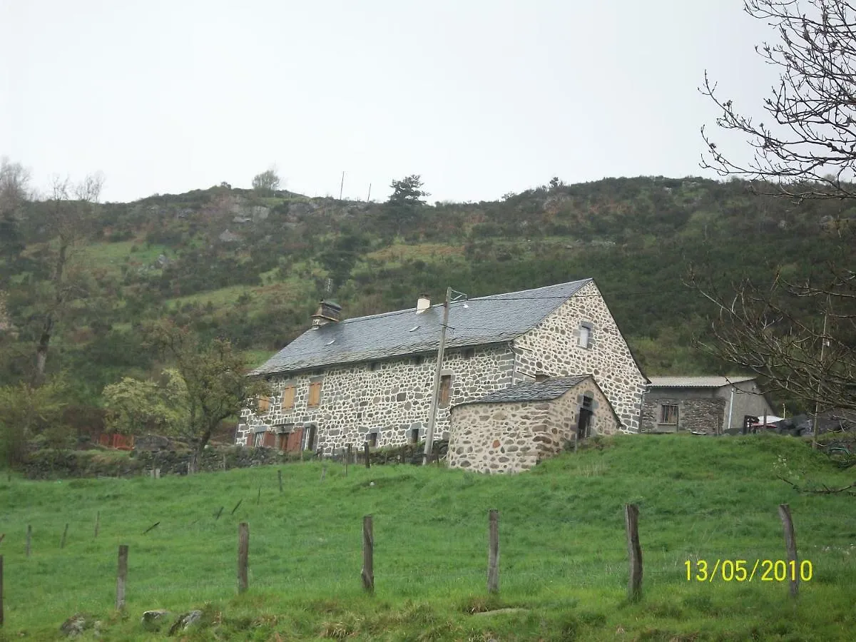 Vacances Au Pied Des Monts Du Cantal Laveissiere Apartment