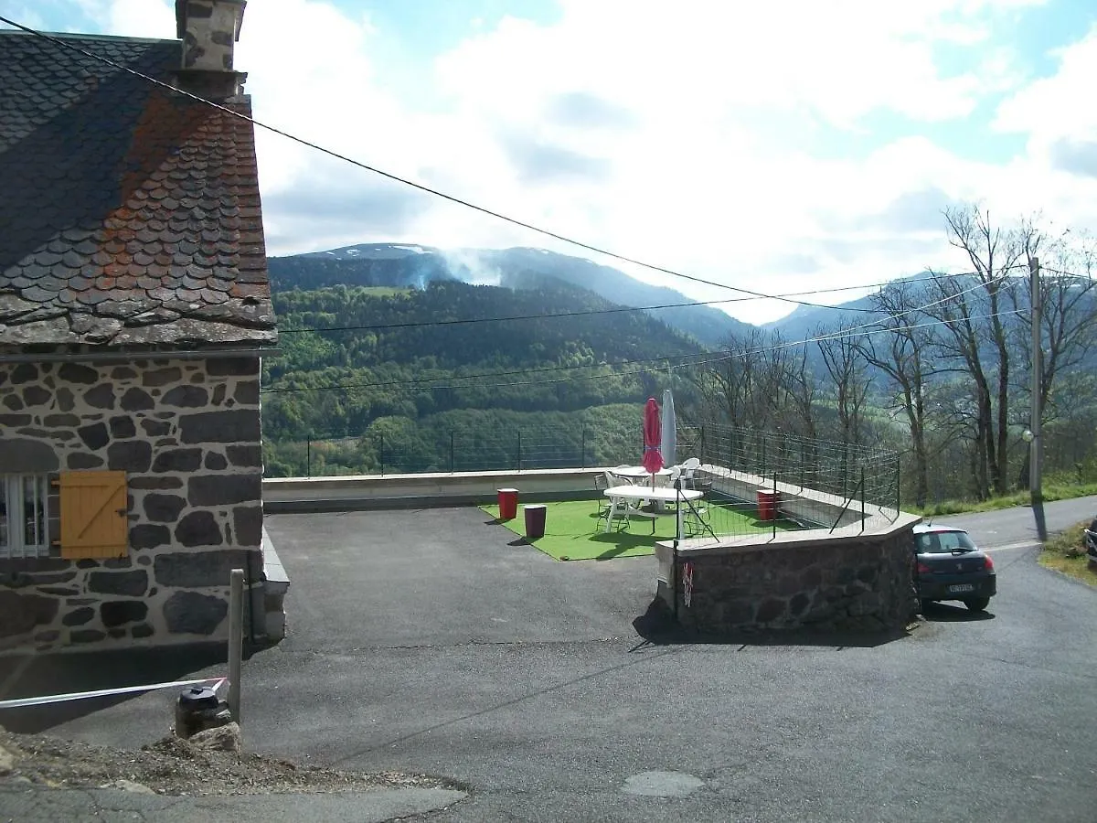 Vacances Au Pied Des Monts Du Cantal Laveissiere France