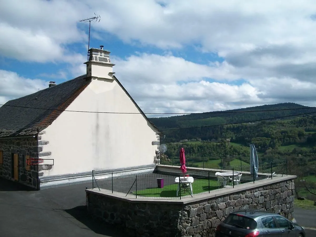 Vacances Au Pied Des Monts Du Cantal Laveissiere 0*,  France